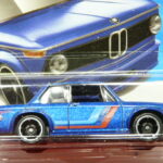 COCHE CLASICO DEPORTIVO NUEVO A ESCALA APROXIMADA 1/64.