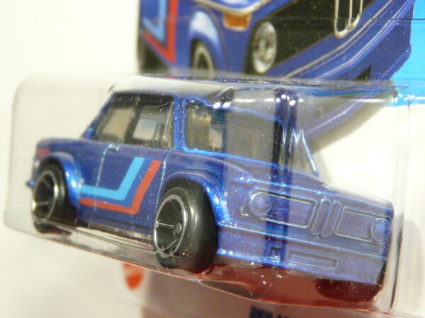 COCHE CLASICO DEPORTIVO NUEVO A ESCALA APROXIMADA 1/64. VISTA FRONTAL.