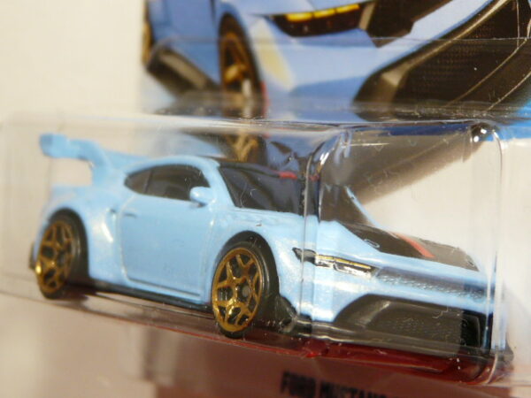 COCHE DEPORTIVO NUEVO A ESCALA APROXIMADA 1/64. VISTA FRONTAL.