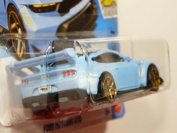 COCHE DEPORTIVO NUEVO A ESCALA APROXIMADA 1/64. VISTA TRASERA.