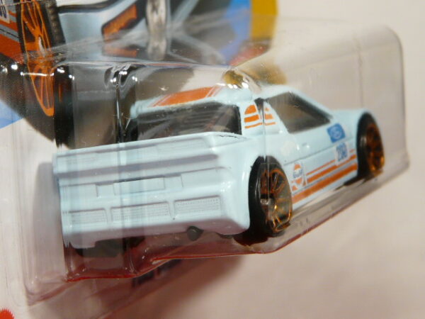 COCHE DEPORTIVO NUEVO A ESCALA APROXIMADA 1/64. VISTA TRASERA.