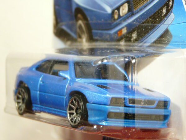 COCHE CLASICO DEPORTIVO COUPE NUEVO A ESCALA APROXIMADA 1/64. VISTA FRONTAL.