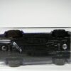 COCHE CLASICO NUEVO A ESCALA APROXIMADA 1/64. VISTA INFERIOR.