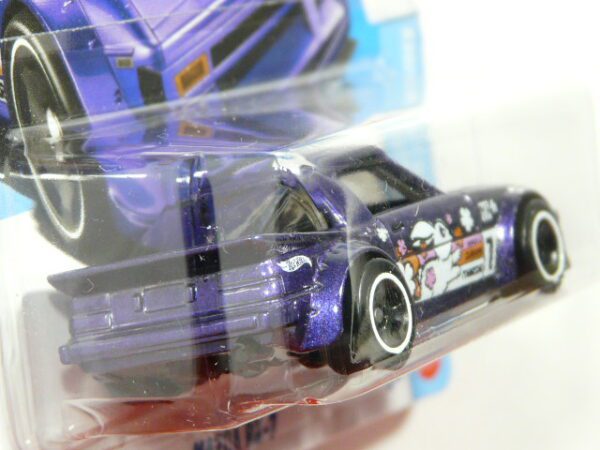 COCHE CLASICO NUEVO A ESCALA APROXIMADA 1/64. VISTA TRASERA.