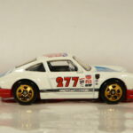 COCHE COUPE CLASICO DE SEGUNDA MANO SIN SEÑALES DE USO Y BUEN ESTADO GENERAL A ESCALA APROXIMADA 1/64.