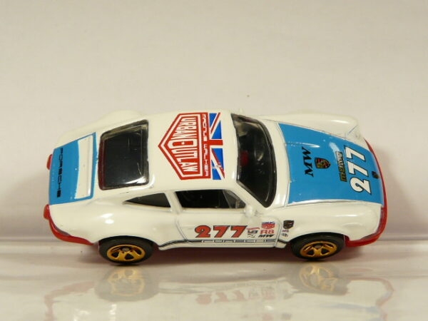 COCHE COUPE CLASICO DE SEGUNDA MANO SIN SEÑALES DE USO Y BUEN ESTADO GENERAL A ESCALA APROXIMADA 1/64. VISTA AEREA.
