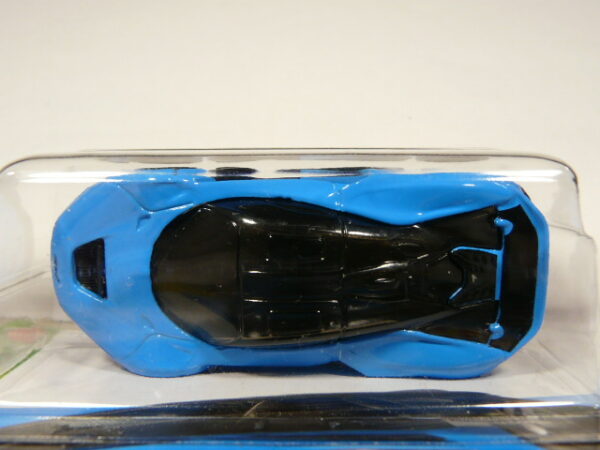 COCHE DEPORTIVO COUPE NUEVO A ESCALA APROXIMADA 1/64. VISTA AEREA.