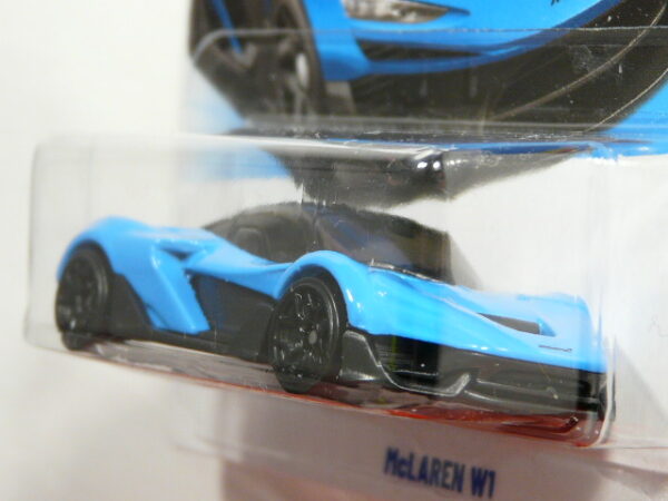 COCHE DEPORTIVO COUPE NUEVO A ESCALA APROXIMADA 1/64. VISTA FRONTAL.