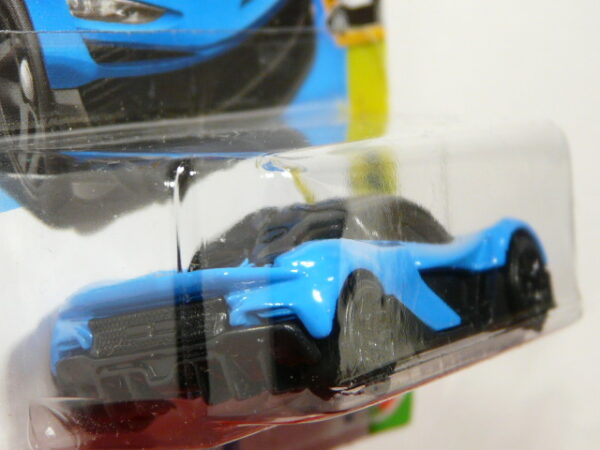 COCHE DEPORTIVO COUPE NUEVO A ESCALA APROXIMADA 1/64. VISTA TRASERA.