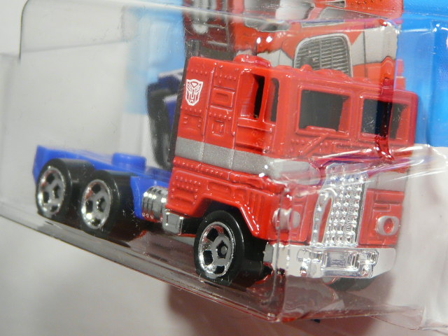 CAMION NUEVO A ESCALA APROXIMADA 1/64. VISTA FRONTAL.