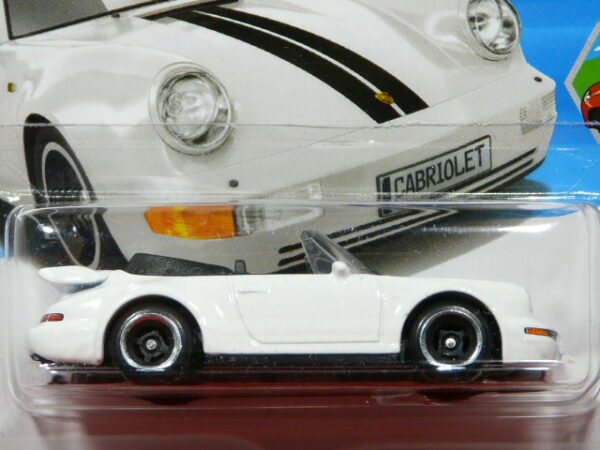 COCHE CLASICO DEPORTIVO DESCAPOTABLE NUEVO A ESCALA APROXIMADA 1/64.