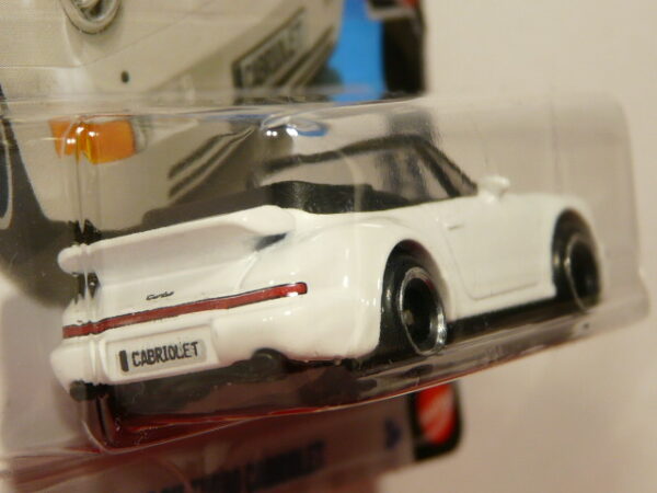 COCHE CLASICO DEPORTIVO DESCAPOTABLE NUEVO A ESCALA APROXIMADA 1/64. VISTA TRASERA.