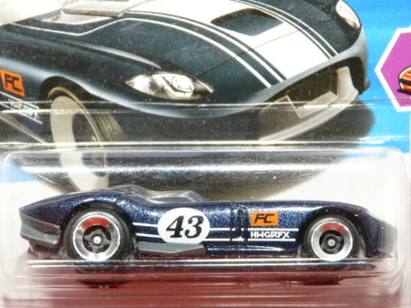 COCHE CLASICO DEPORTIVO DESCAPOTABLE NUEVO A ESCALA APROXIMADA 1/64.