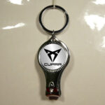 LLAVERO MULTIUSOS DE METAL CON 3 FUNCIONES.