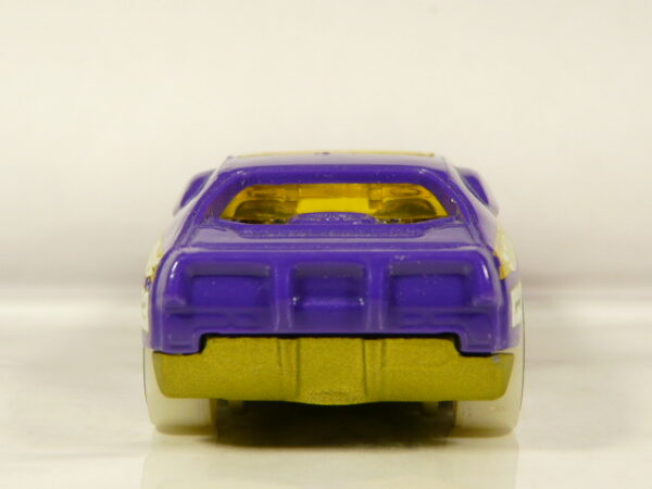 COCHE NUEVO TH EDICION LIMITADA A ESCALA APROXIMADA 1/64 SIN BLISTER. VISTA TRASERA.