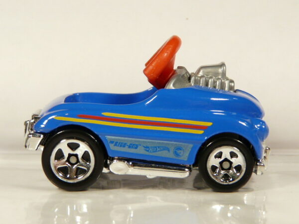 COCHE NUEVO TH EDICION LIMITADA A ESCALA APROXIMADA 1/64 SIN BLISTER.