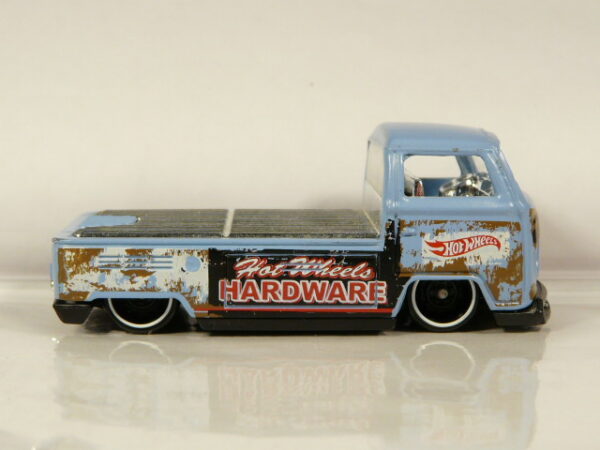 FURGONETA PICKUP NUEVA SIN BLISTER A ESCALA APROXIMADA 1/64.