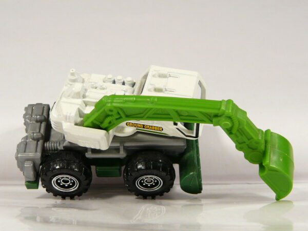 EXCAVADORA TODOTERRENO 4X4 NUEVA EN MINIATURA, SIN BLISTER. ESCALA APROXIMADA 1/64. VISTA AEREA.