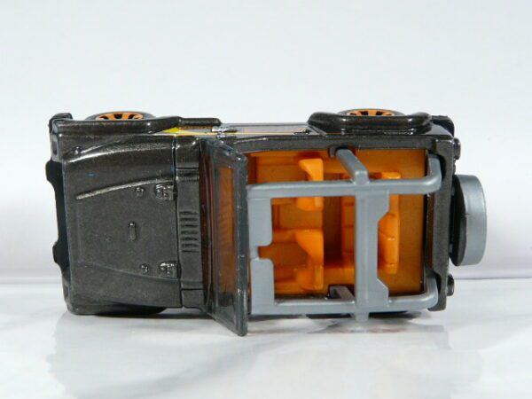 TODOTERRENO 4X4 DE SEGUNDA MANO EN MINIATURA SIN APENAS SEÑALES DE USO Y BUEN ESTADO GENERAL, SIN BLISTER. ESCALA APROXIMADA 1/64. VISTA AEREA.
