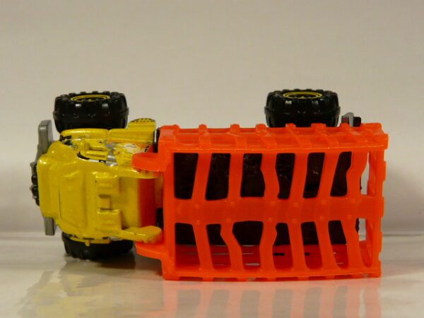 CAMION TODOTERRENO 4X4 NUEVO EN MINIATURA, SIN BLISTER. ESCALA APROXIMADA 1/64. VISTA AEREA.