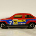 COCHE DE SEGUNDA MANO EN MINIATURA CON POCAS SEÑALES DE USO Y BUEN ESTADO GENERAL SIN BLISTER A ESCALA APROXIMADA 1/64.