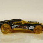 COCHE DE SEGUNDA MANO EN MINIATURA SIN  MARCAS DE USO Y BUEN ESTADO GENERAL, SIN BLISTER, A ESCALA APROXIMADA 1/64.