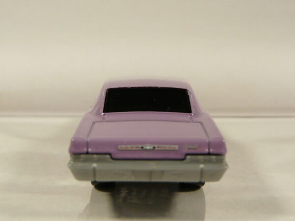 COCHE NUEVO EN MINIATURA SIN CAJA A ESCALA APROXIMADA 1/64. VISTA TRASERA.
