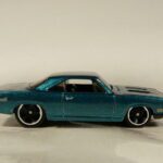 COCHE NUEVO EN MINIATURA SIN CAJA A ESCALA APROXIMADA 1/64.