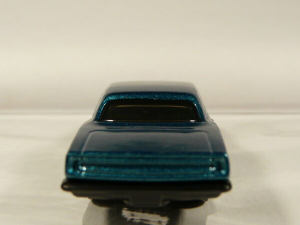 COCHE NUEVO EN MINIATURA SIN CAJA A ESCALA APROXIMADA 1/64. VISTA TRASERA.