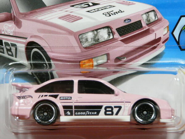 COCHE CLASICO DEPORTIVO NUEVO EN MINIATURA A ESCALA APROXIMADA 1/64.