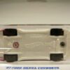 COCHE CLASICO DEPORTIVO NUEVO EN MINIATURA A ESCALA APROXIMADA 1/64. VISTA INFERIOR.