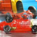 COCHE CLASICO DE CARRERAS NUEVO EN MINIATURA A ESCALA APROXIMADA 1/64.