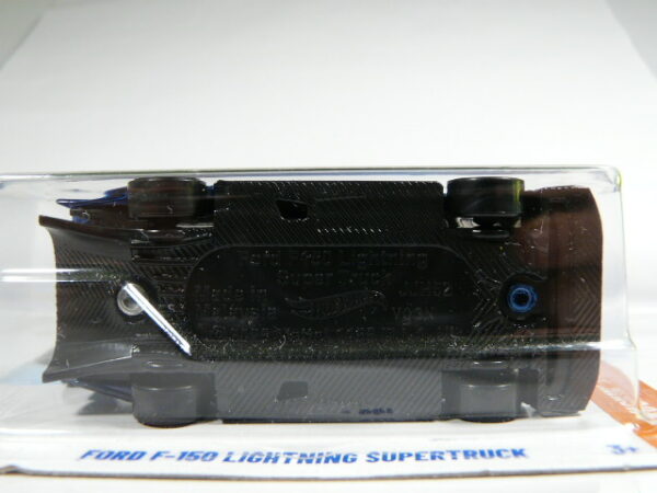 VEHICULO AMERICANO NUEVO EN MINIATURA TUNEADO A ESCALA APROXIMADA 1/64. VISTA INFERIOR.