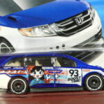 MONOVOLUMEN DEPORTIVO JAPONES NUEVO TUNEADO A ESCALA APROXIMADA 1/64.