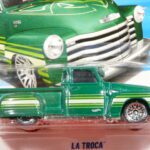 PICK UP CLASICA NUEVA EN MINIATURA A ESCALA APROXIMADA 1/64.