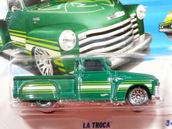 PICK UP CLASICA NUEVA EN MINIATURA A ESCALA APROXIMADA 1/64.