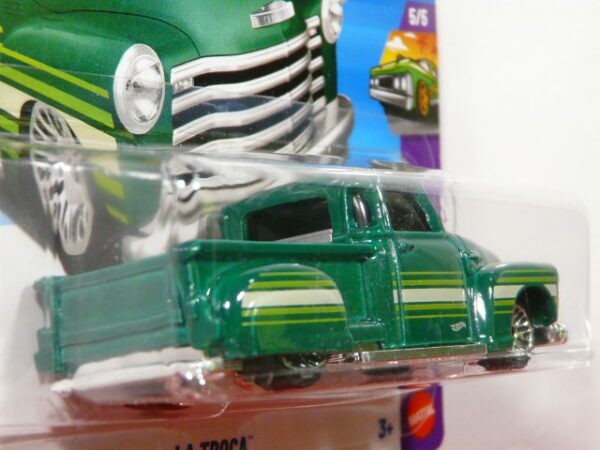 PICK UP CLASICA NUEVA EN MINIATURA A ESCALA APROXIMADA 1/64. VISTA TRASERA.