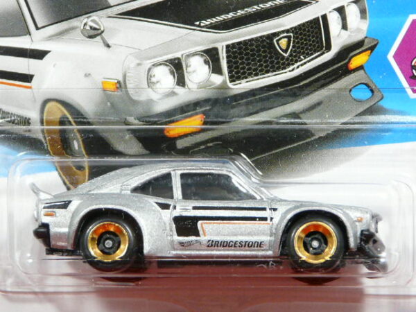 COCHE CLASICO NUEVO A ESCALA APROXIMADA 1/64.