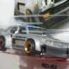 COCHE CLASICO NUEVO A ESCALA APROXIMADA 1/64. VISTA FRONTAL.