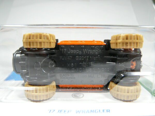 TODOTERRENO 4X4 NUEVO EN MINIATURA TH EDICION LIMITADA A ESCALA APROXIMADA 1/64. VISTA INFERIOR.