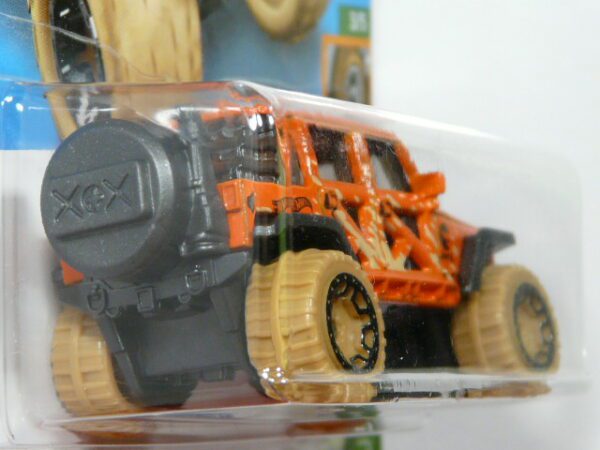 TODOTERRENO 4X4 NUEVO EN MINIATURA TH EDICION LIMITADA A ESCALA APROXIMADA 1/64. VISTA TRASERA.