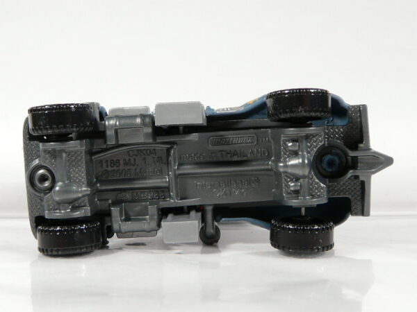 CAMION TODOTERRENO 4X4 NUEVO EN MINIATURA, SIN BLISTER. ESCALA APROXIMADA 1/64. VISTA INFERIOR.