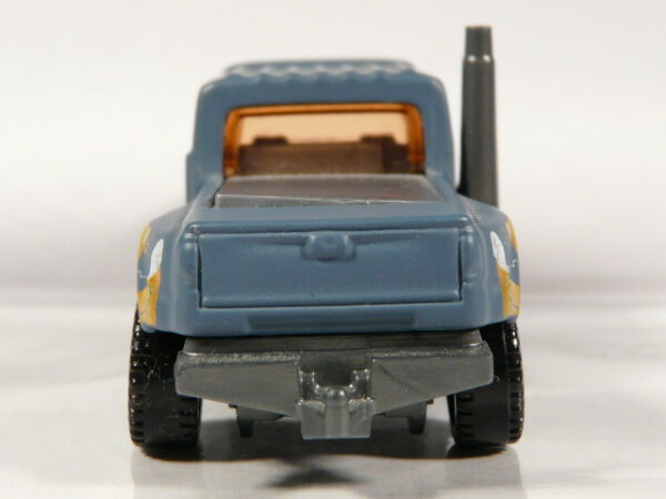 CAMION TODOTERRENO 4X4 NUEVO EN MINIATURA, SIN BLISTER. ESCALA APROXIMADA 1/64. VISTA TRASERA.