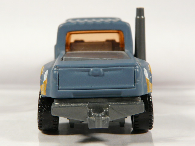 CAMION TODOTERRENO 4X4 NUEVO EN MINIATURA, SIN BLISTER. ESCALA APROXIMADA 1/64. VISTA TRASERA.