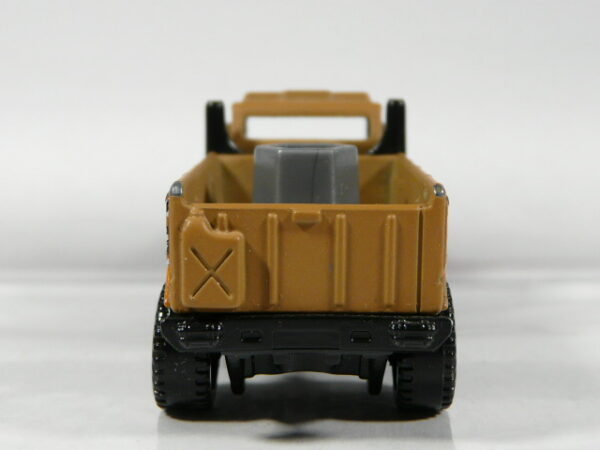 CAMION TODOTERRENO 4X4 EN MINIATURA, SIN SEÑALES DE USO Y BUEN ESTADO GENERAL VISTA TRASERA.