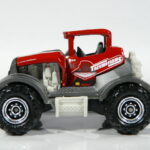 TRACTOR NUEVO EN MINIATURA, SIN BLISTER. ESCALA APROXIMADA 1/64.