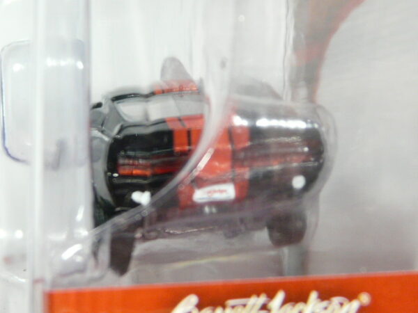 COCHE CLASICO NUEVO EN MINIATURA A ESCALA APROXIMADA 1/64 EN SERIE LIMITADA. VISTA TRASERA.