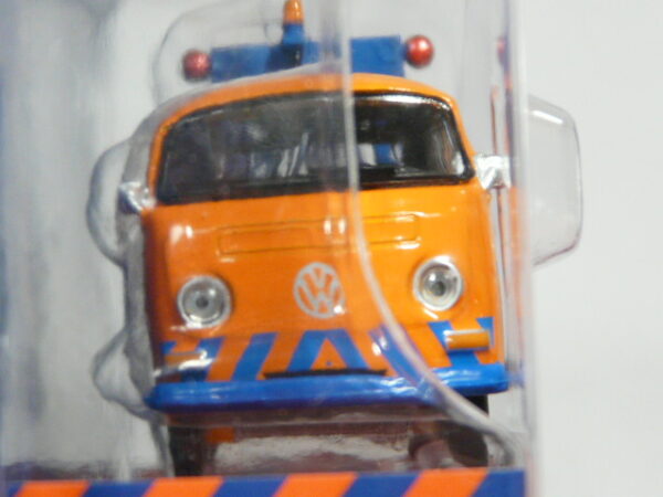 FURGONETA PICKUP DE ASISTENCIA NUEVA EN MINIATURA A ESCALA APROXIMADA 1/64 DE LA SERIE LIMITADA EXCLUSIVE HOBBY. VISTA FRONTAL.