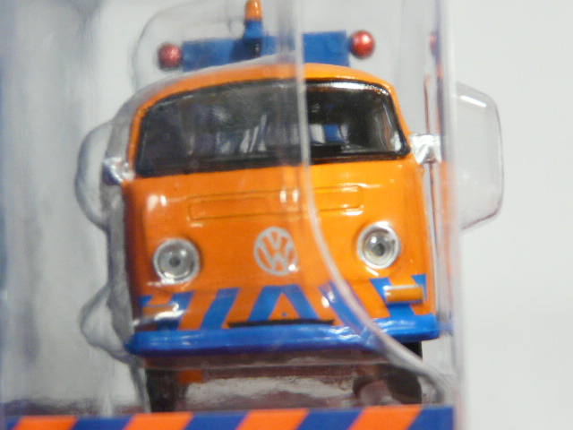 FURGONETA PICKUP DE ASISTENCIA NUEVA EN MINIATURA A ESCALA APROXIMADA 1/64 DE LA SERIE LIMITADA EXCLUSIVE HOBBY. VISTA FRONTAL.