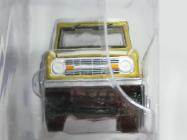 TODOTERRENO NUEVO EN MINIATURA A ESCALA APROXIMADA 1/64 DE LA SERIE LIMITADA EXCLUSIVE HOBBY. VISTA FRONTAL.